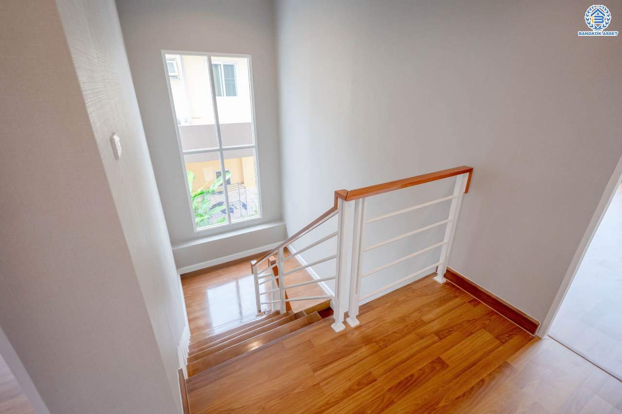 บ้านมือสองตกแต่งใหม่ ม.เพอร์เฟคเพลส1 ราชพฤกษ์ คุณภาพแบรนด์ Property Perfect เนื้อที่ 57.7 ตร.ว. บ้านเดี่ยวหลังใหญ่ ตอบโจทย์ทุกการอยู่อาศัย ฟังก์ชัน 3 ห้องนอน 3 ห้องน้ำ จอดรถได้ 2 คัน บนทำเลติดถนนราชพฤกษ์ ใกล้วงเวียนพระราม5 และรถไฟฟ้า "สถานีบางรักน้อยท่าอิฐ"